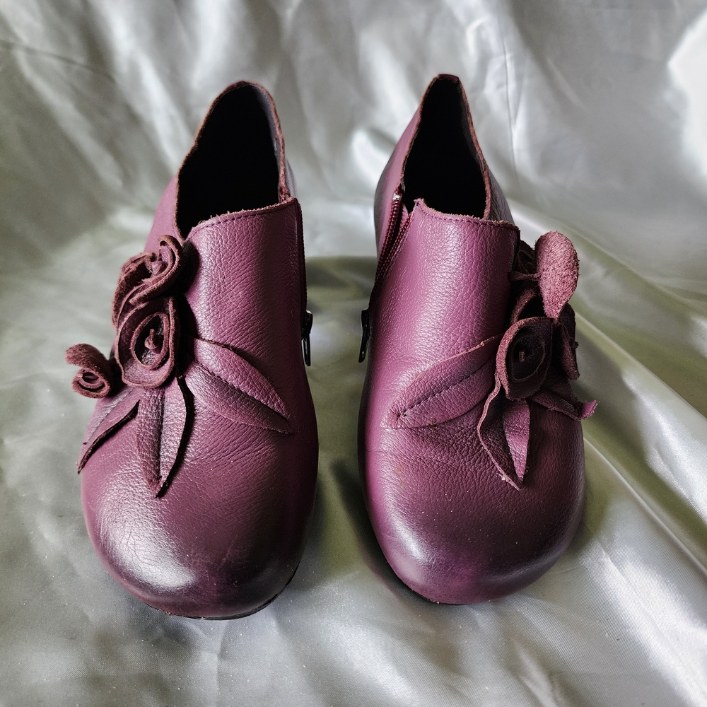 Vintage Women's Leather Shoes with Floral Design